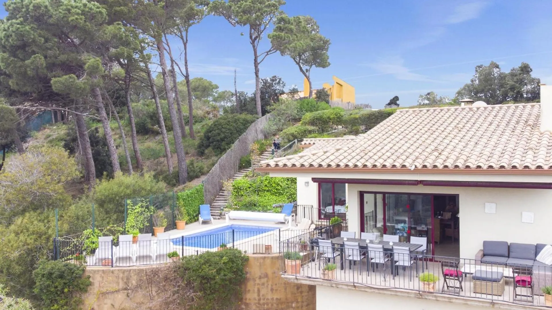 La Colina location